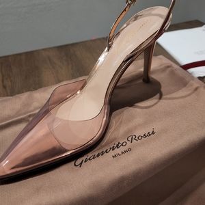Beautiful brand new Gianvito Rossi size 39